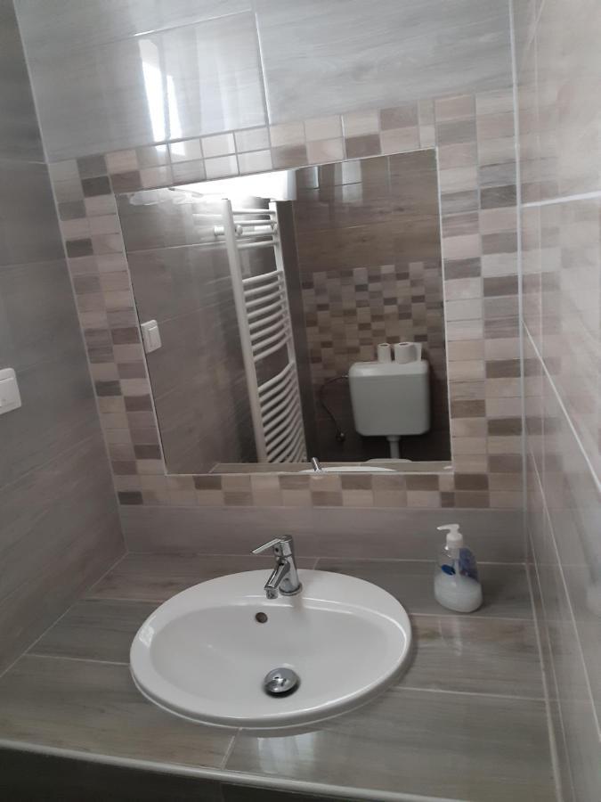 M47 Vendeghaz-Airport Hotel Дебрецен Екстериор снимка