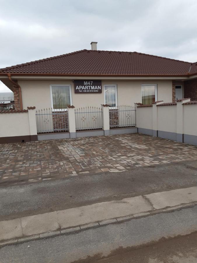 M47 Vendeghaz-Airport Hotel Дебрецен Екстериор снимка