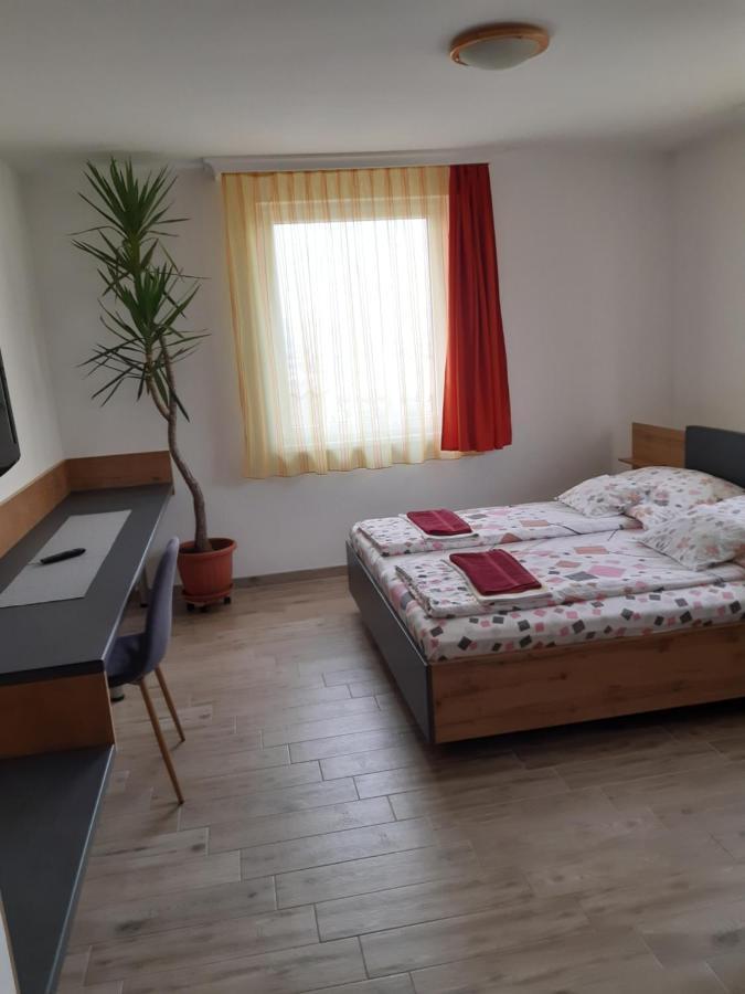 M47 Vendeghaz-Airport Hotel Дебрецен Екстериор снимка